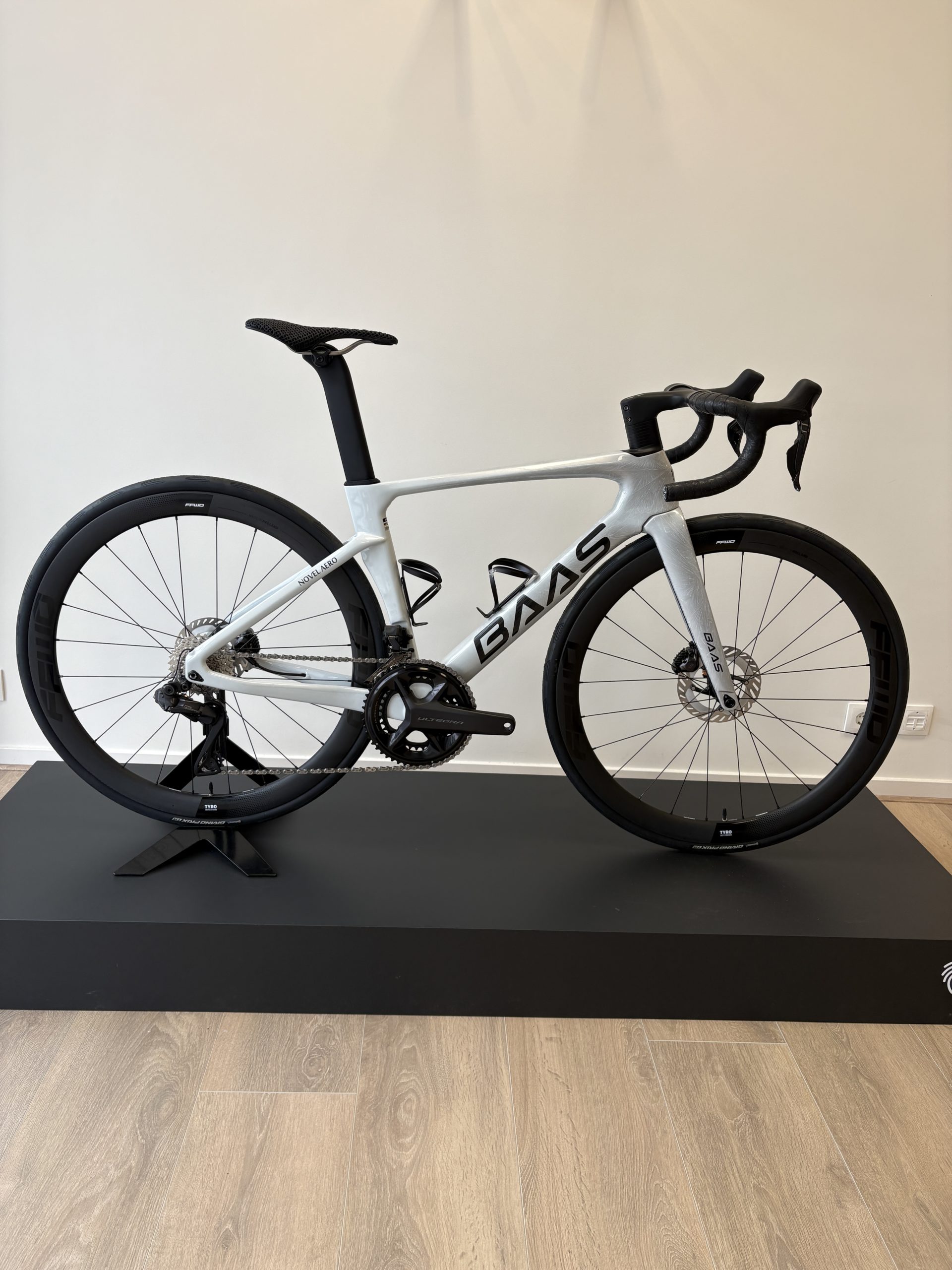 BAAS Novel Aero S - Crystalized Silver White Ultegra Di2 - Afbeelding 2